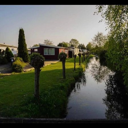 Cozy Chalet In Opmeer Near Amsterdam And Beach Eksteriør bilde