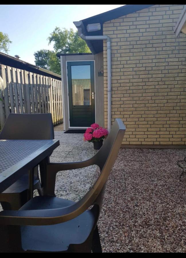 Cozy Chalet In Opmeer Near Amsterdam And Beach Eksteriør bilde