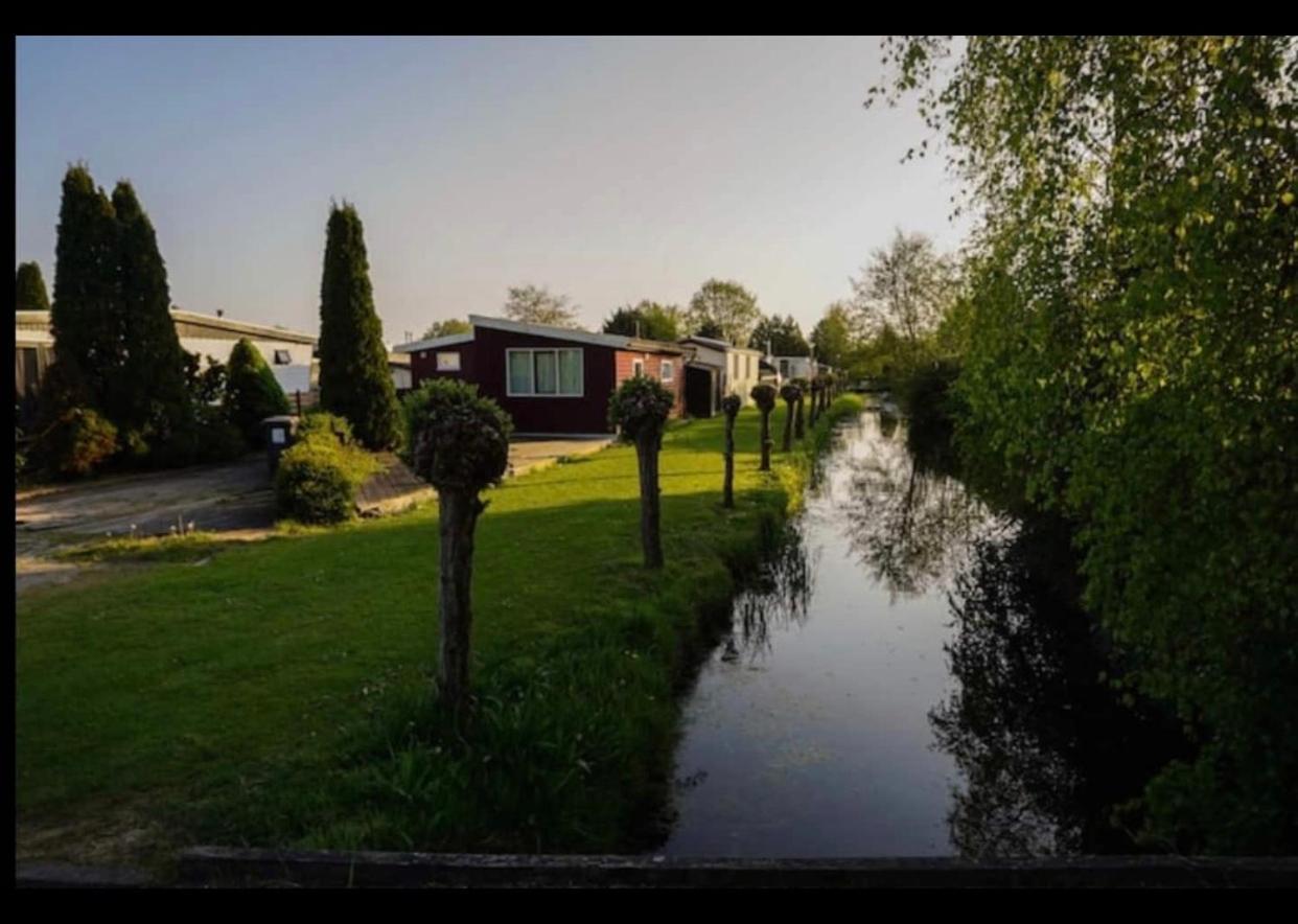 Cozy Chalet In Opmeer Near Amsterdam And Beach Eksteriør bilde